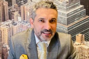 المعارض الجزائري سعيد بن سديرة