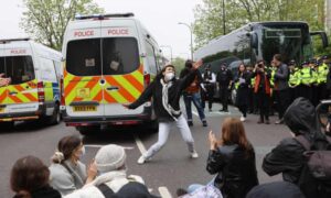 ترحيل طالبي اللجوء