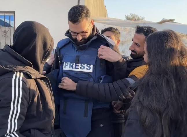 معتز عزايزة 